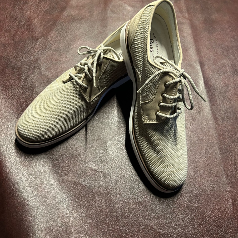 Bass Men's Tan Canvas Oxfords